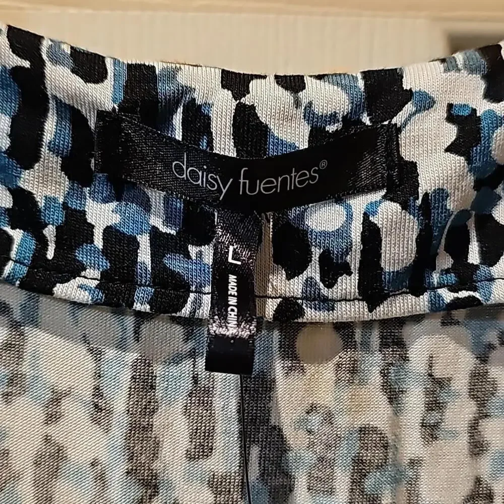Daisy Fuentes tank size L. NWT